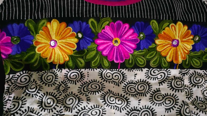 PRICE DROP Kurta With Flower Embroidery at the yok