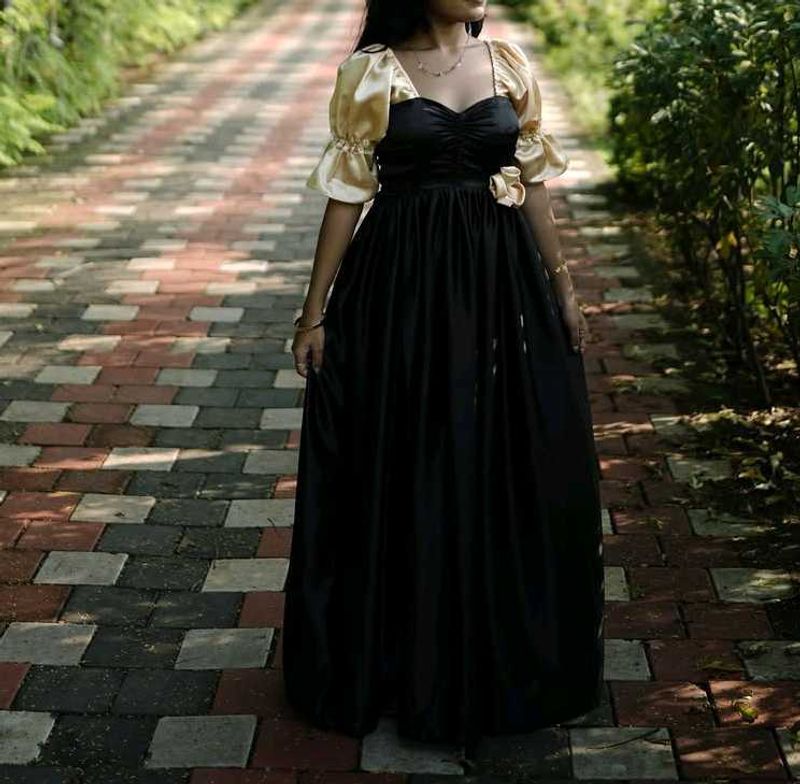 Elegant Black &amp; Gold Puffy Sleeve Gown