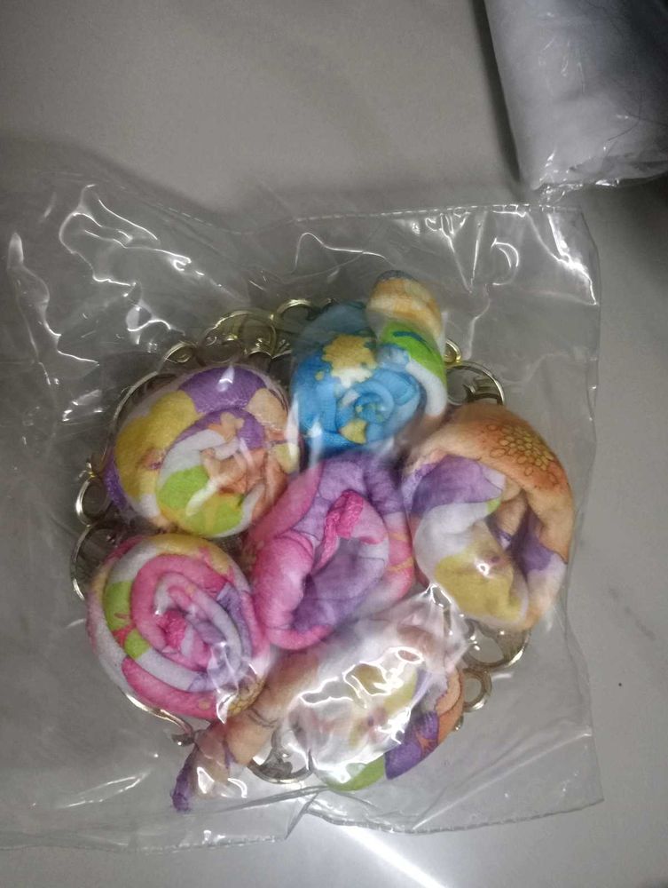 6 Soft Material Hanky Multicolour&amp; Basket