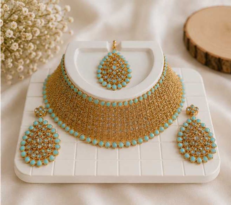 Stunning Gold Choker Necklace Set