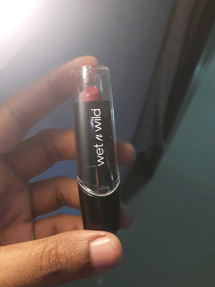 Wet n Wild Lipstick - DARK WINE Shade