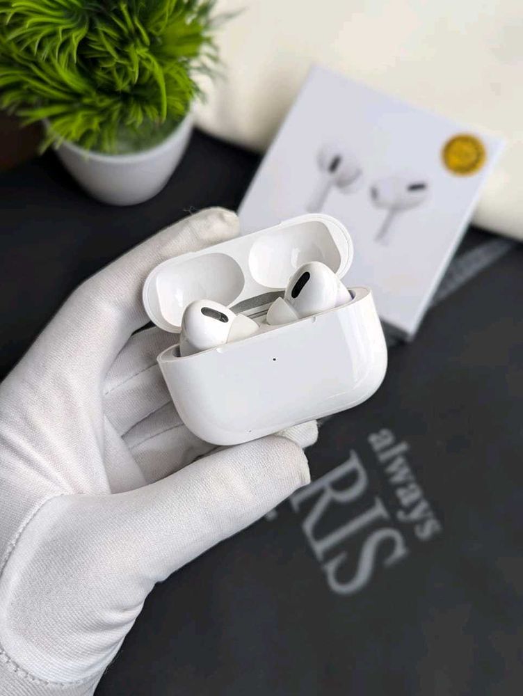 Wireless Earbuds with Charging Case