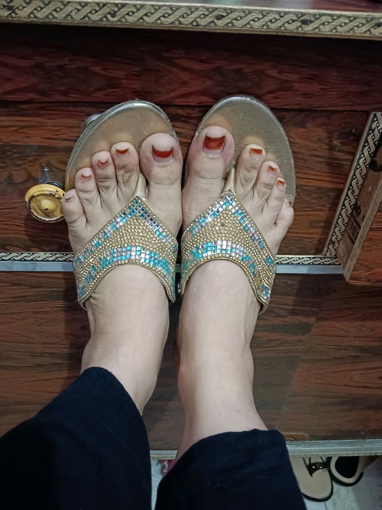Very Stylish Comfortable Sandal For Women