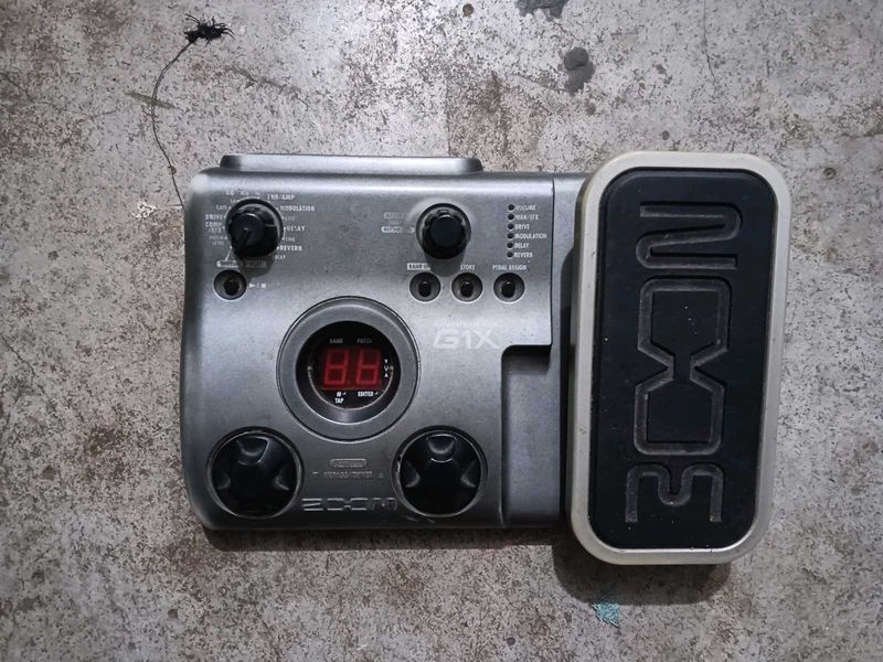 URGENT SALE!! Zoom G1X Guitar Multi-Effects Pedal