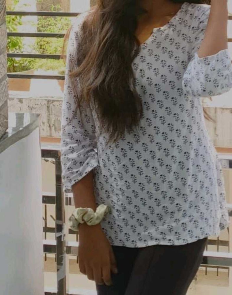 Chic Floral Print Top