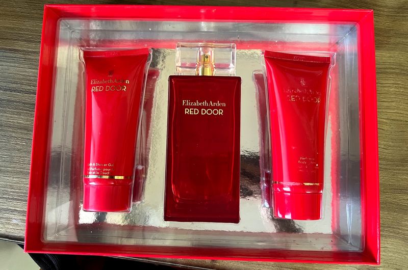 Elizabeth Arden New York Red Door Gift Set