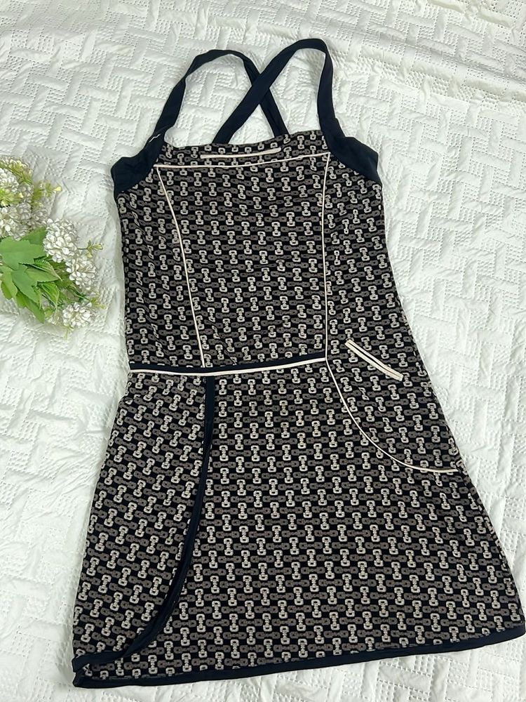 Chic Geometric Black and Olive Dress