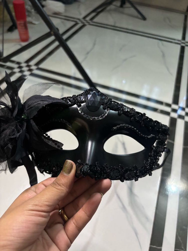 price drop black mask