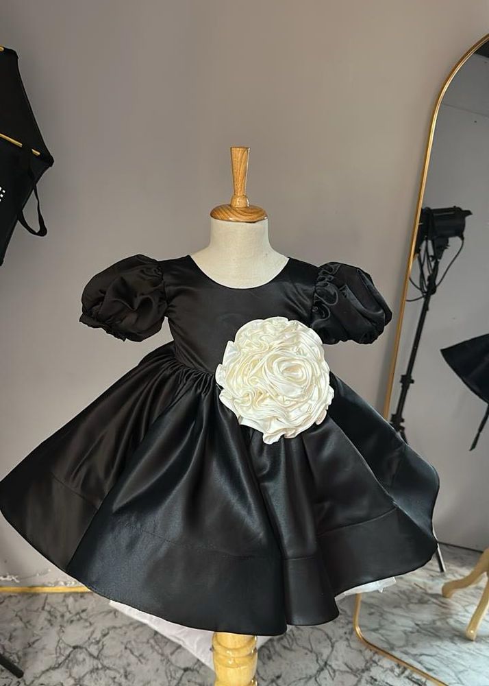 Elegant Black Puff Sleeve Dress