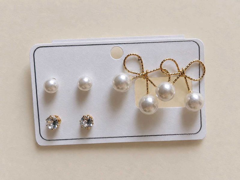 Elegant Gold Bow Earrings with Pearl Drops 🩷