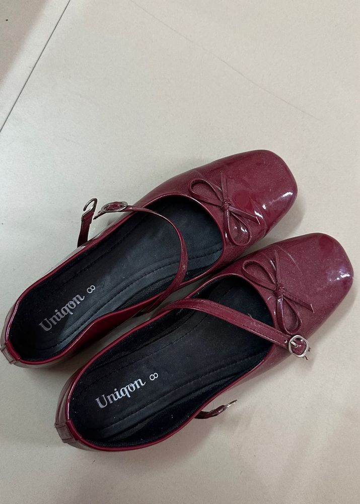 Chic Red Patent Bow Ballerinas