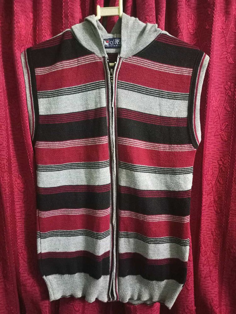 Sleeveless Hooded sweater