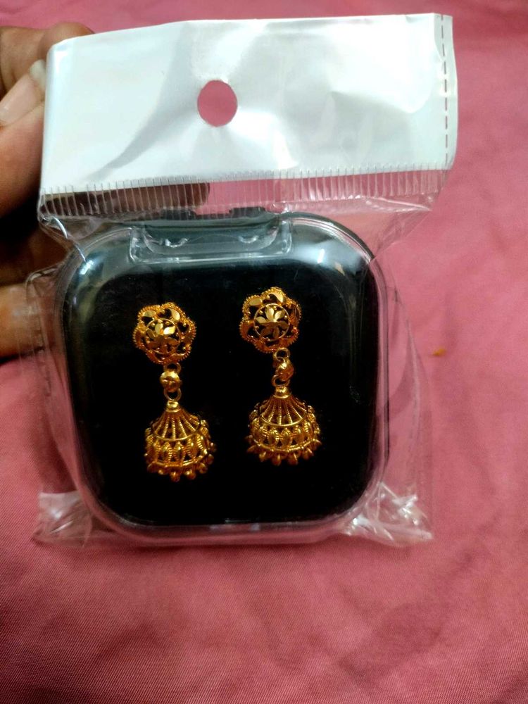 Elegant Gold Jhumka Earrings