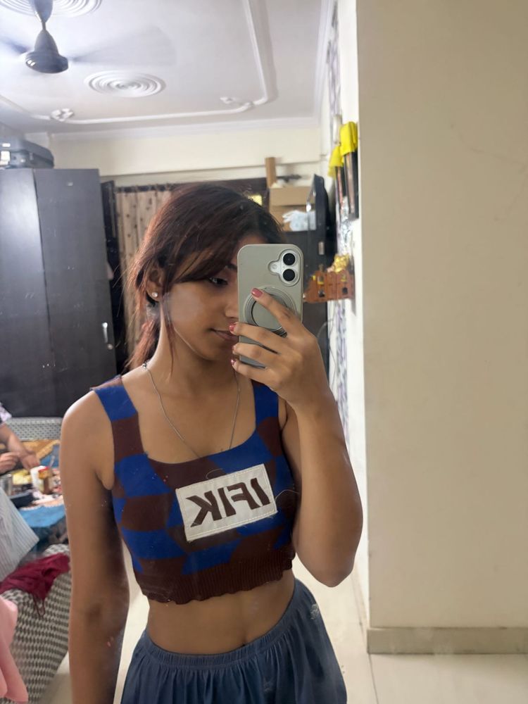 Trendy Crop Knit Top