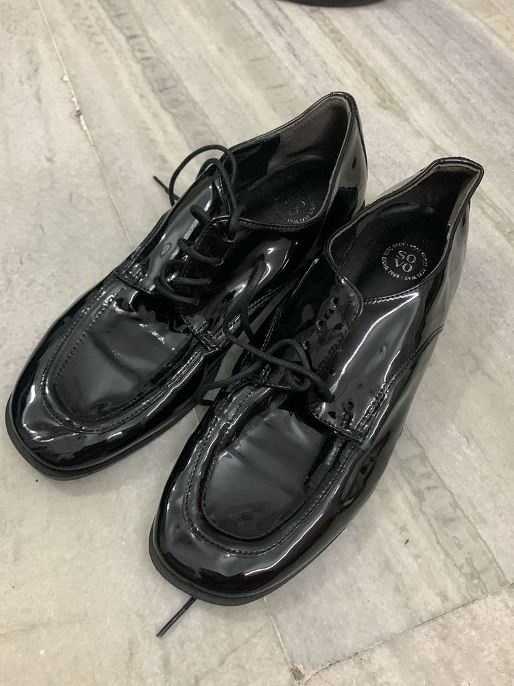 Glossy Black Lace-Up Oxford Shoes