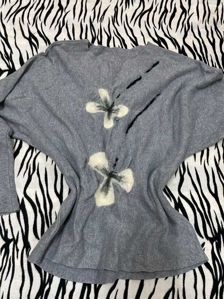 chic Floral Knit Top
