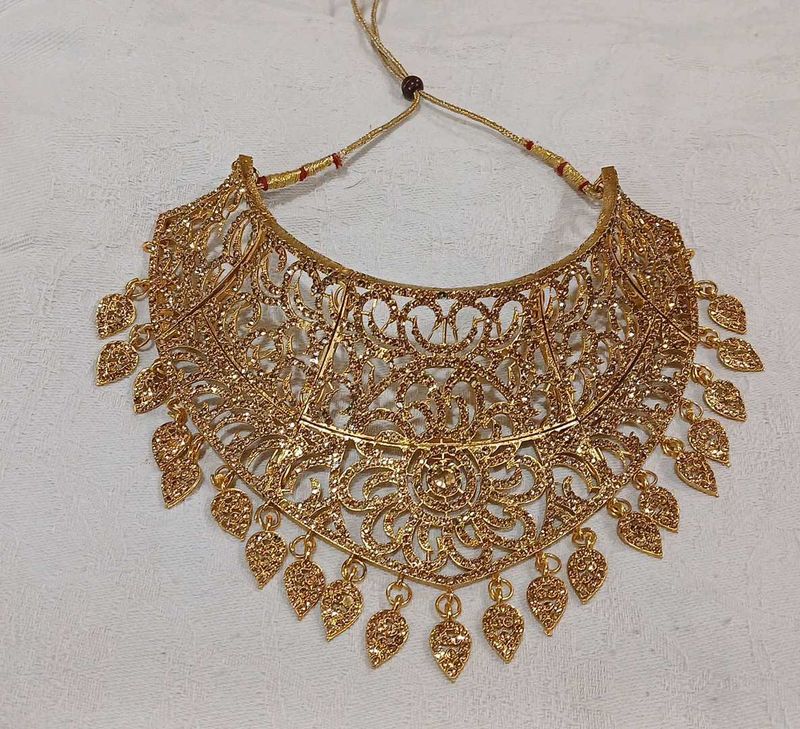 Elegant Gold Necklace Set