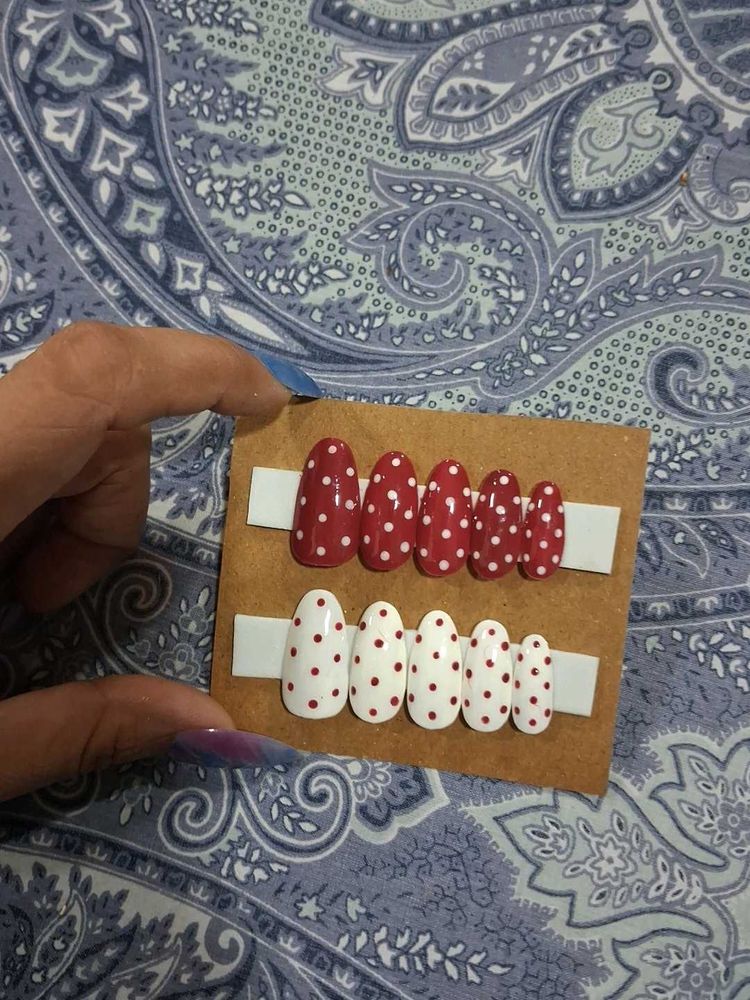 Polka Dot Press-On Nails