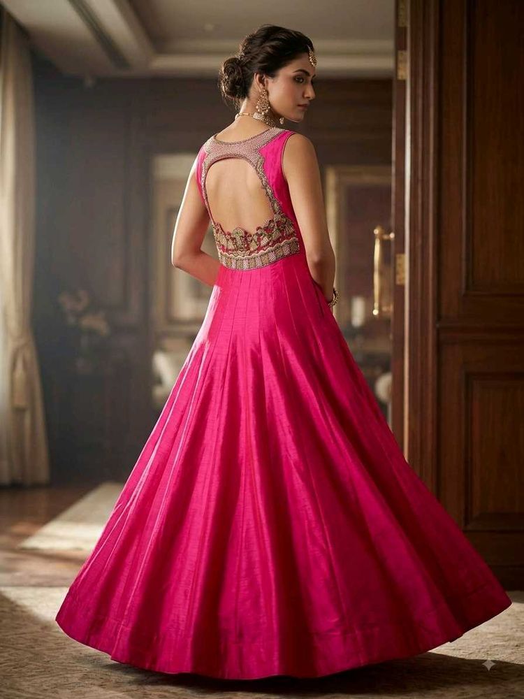 🎉Today only🎉magenta gown with doli design
