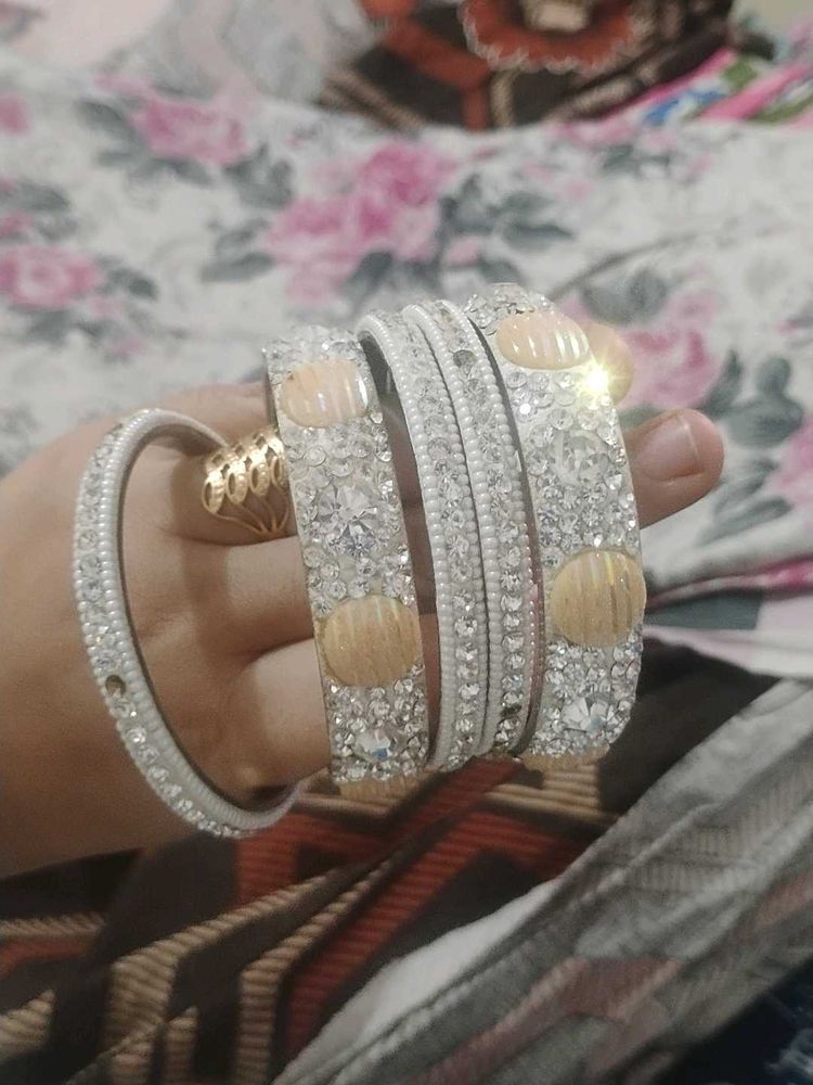 Sparkling White &amp; Gold Bangles Set