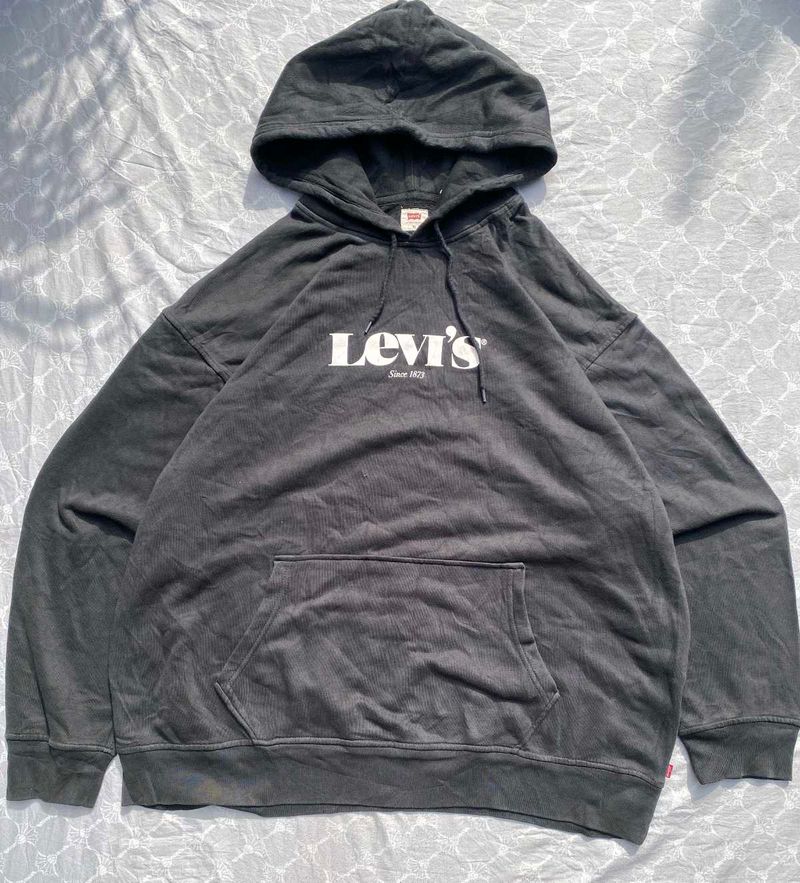 Levi's Hoodie - Cozy &amp; Stylish
