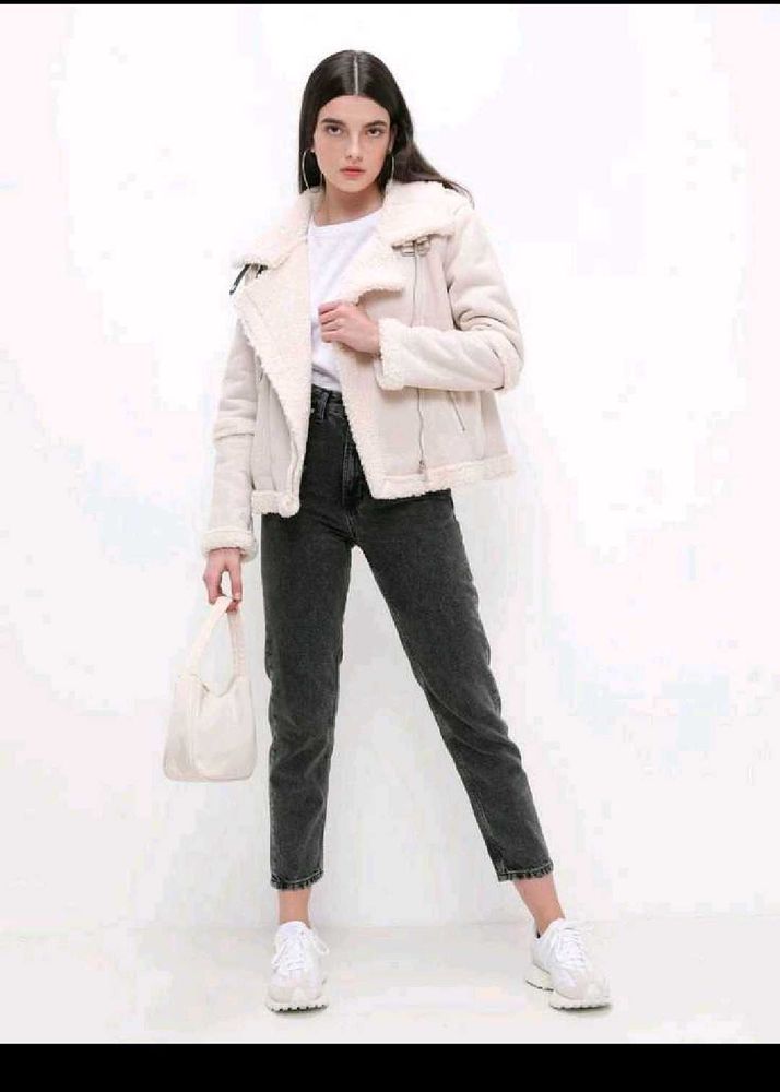 Chic Cream Winter Jacket with Soft Fur Lining