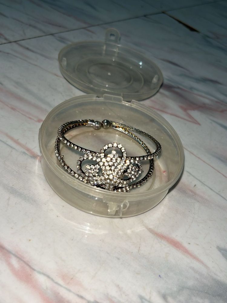Sparkling Bracelet in Case