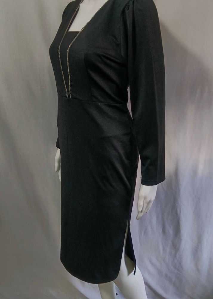 Chic Black Long-Sleeve Dress