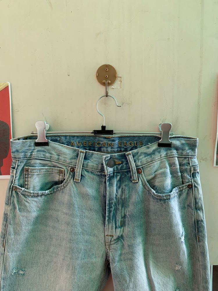 American Eagle Light Wash Distressed Jeans