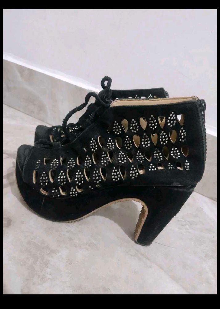 Stylish Black Cut-Out Heels