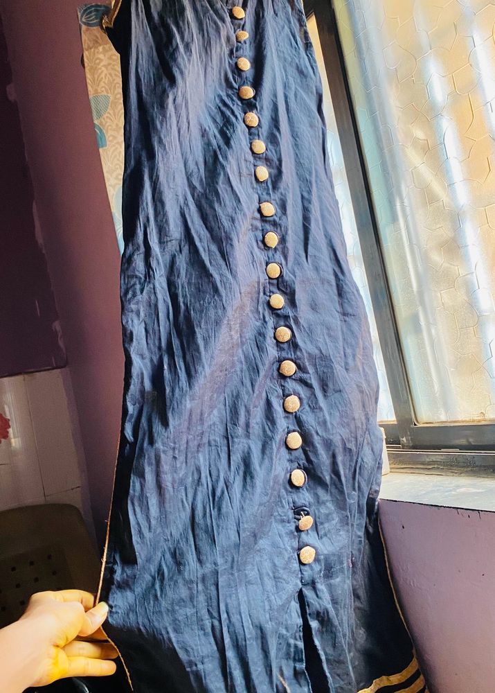 Sleeveless Black Chudidaar With Holden Buttons