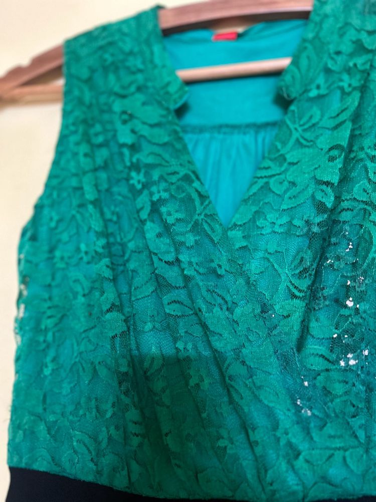 Elegant Emerald Green Lace Dress