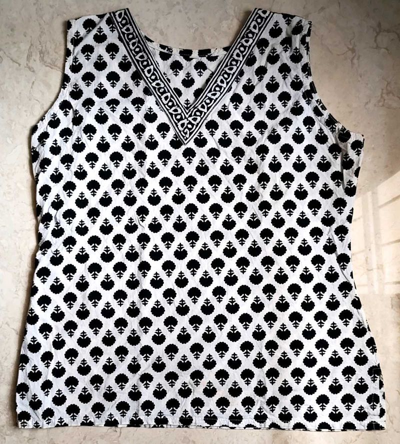 Black &amp; White Printed Short Kurti Top