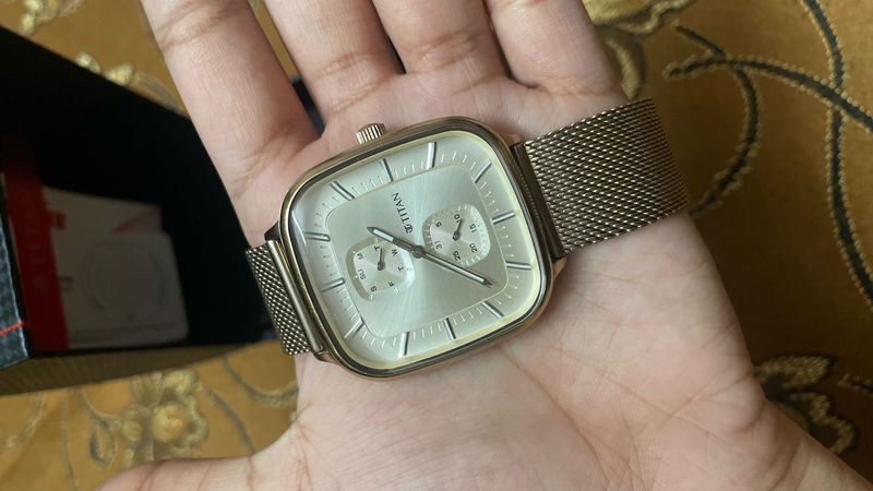 Original Titan Elegant Gold Mesh Watch