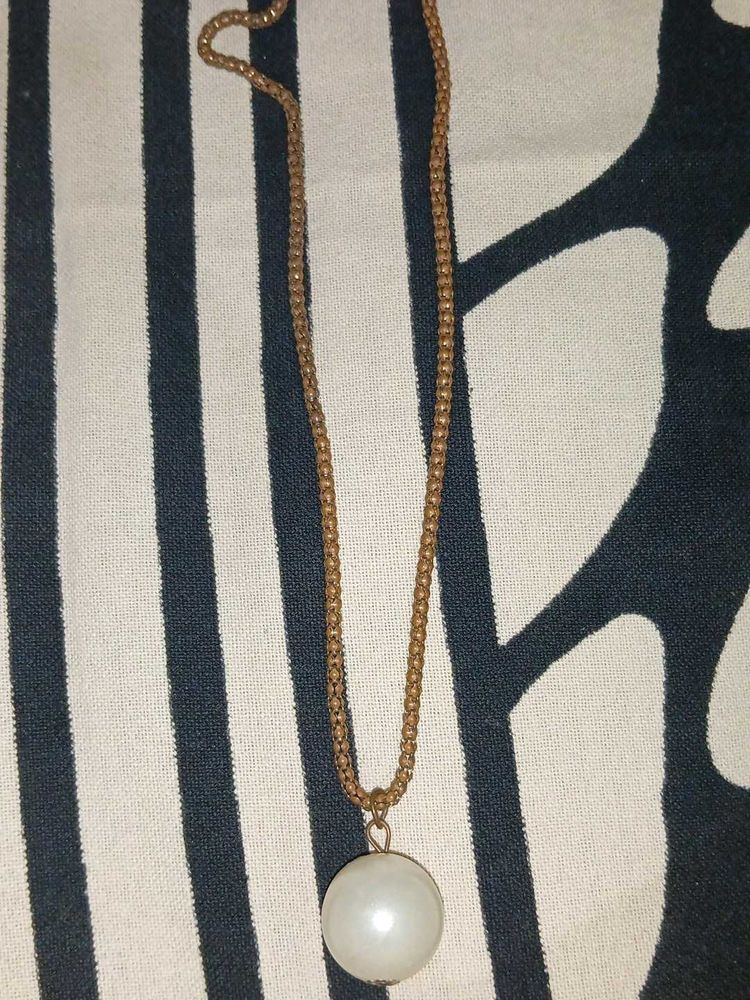 Elegant Pearl Pendant Necklace
