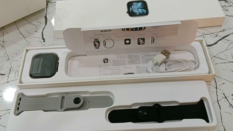 Apple Series 11 Smartwatch with Extra Bands