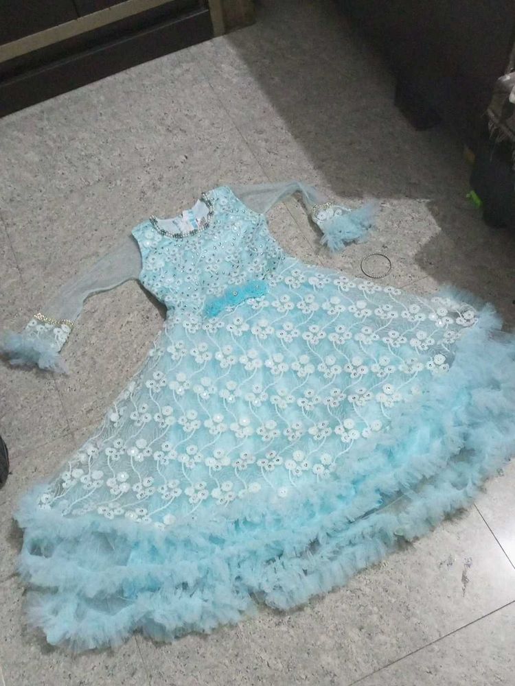 gown