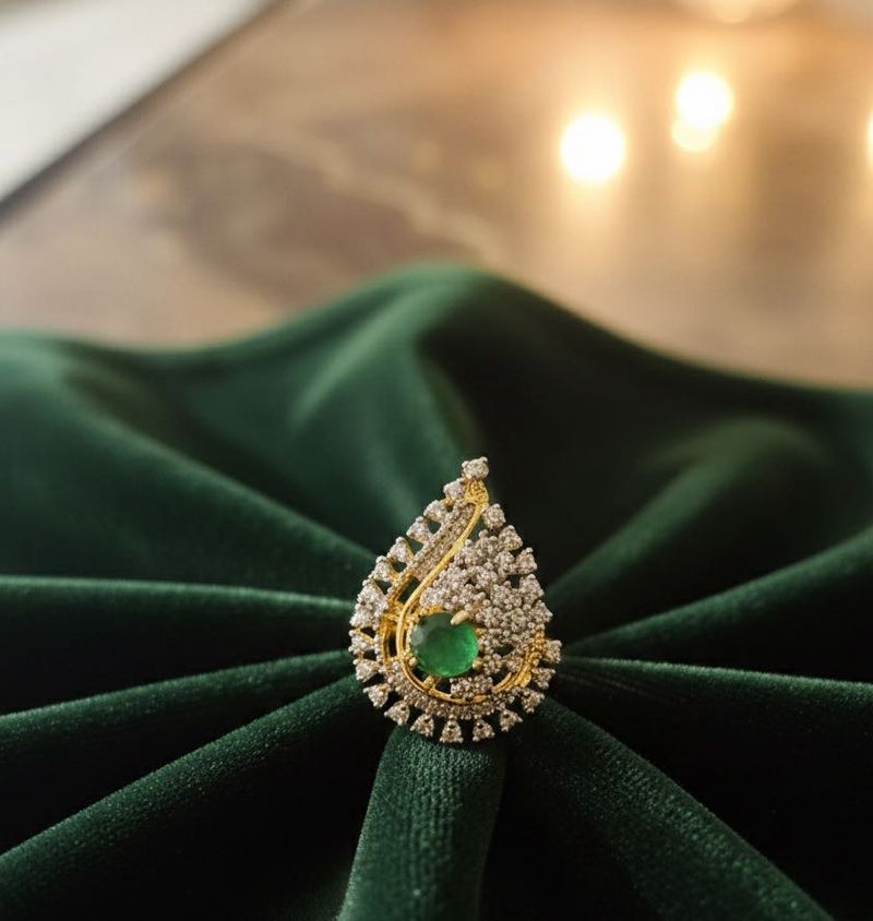 Elegant Emerald &amp; Diamond ring