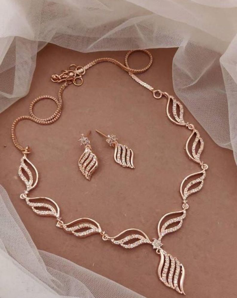 Elegant Rose Gold Necklace &amp; Earring Set