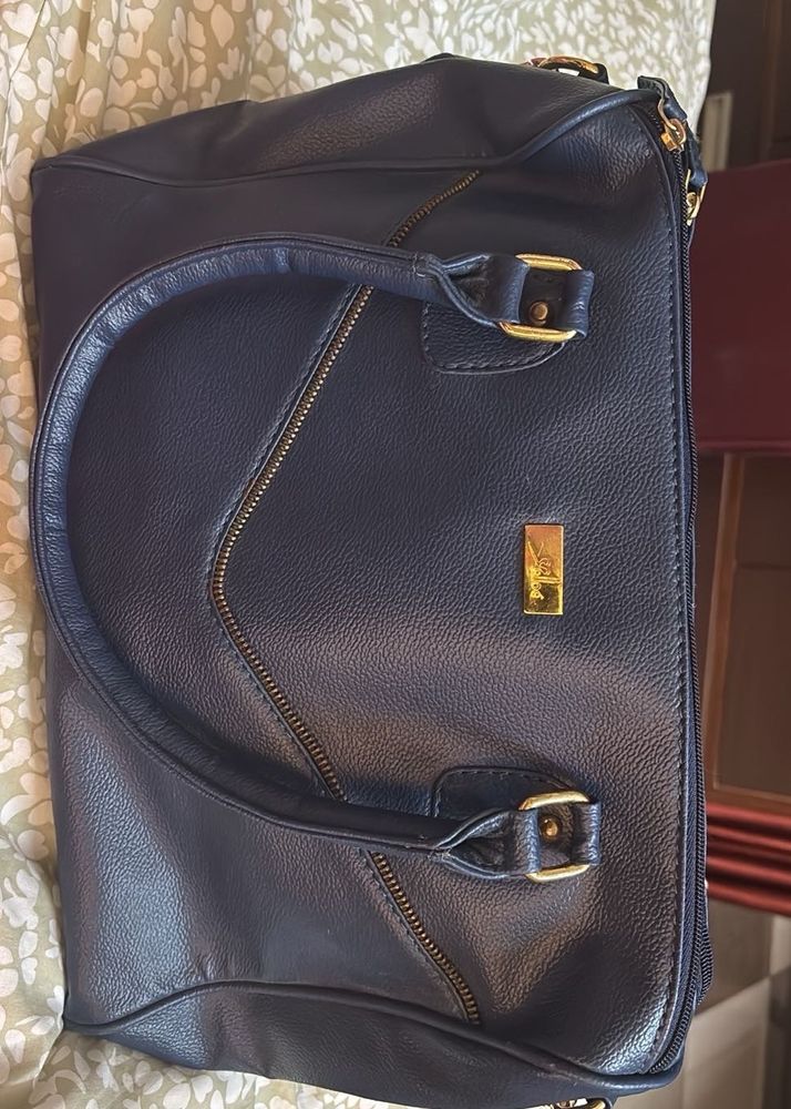 Yelloe V Shaped Zip Blue Hand Held Bag