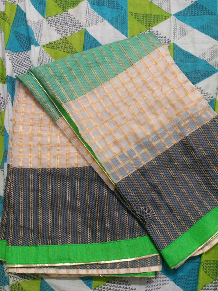 Elegant Checked Saree Without Blouse