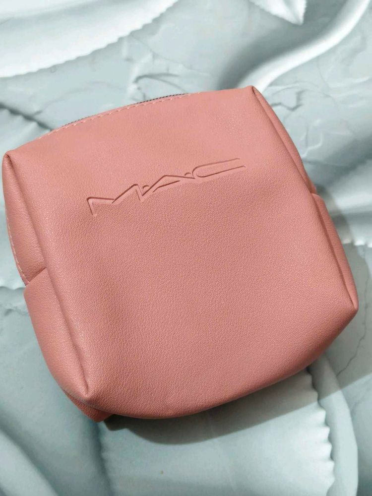 MAC Cosmetics Pouch 😍💝