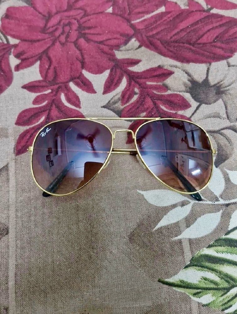 Ray-Ban  Aviator  Sunglasses Look Like