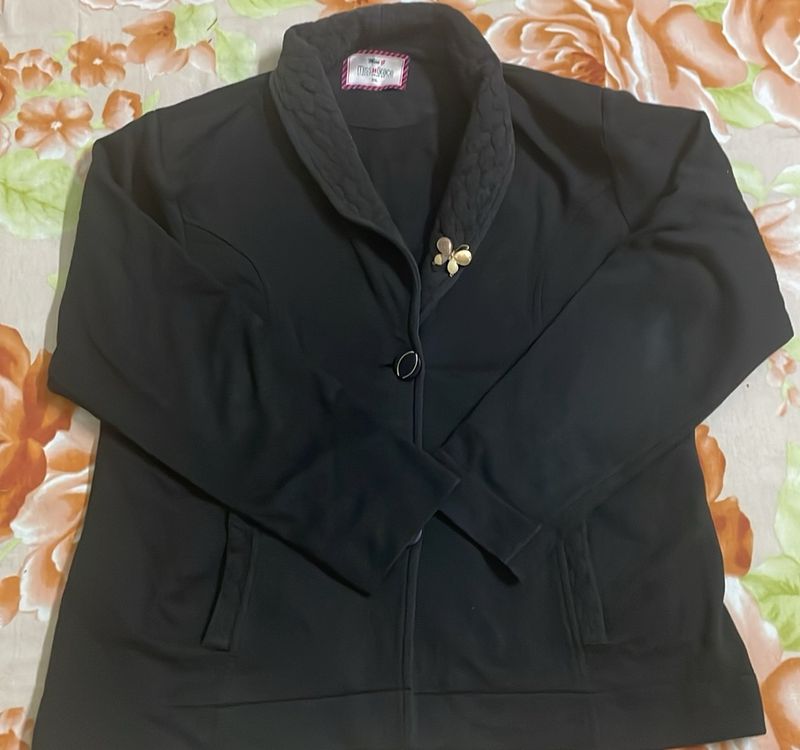 Coat Style Comfortable, Buttoned Sweatshirt.