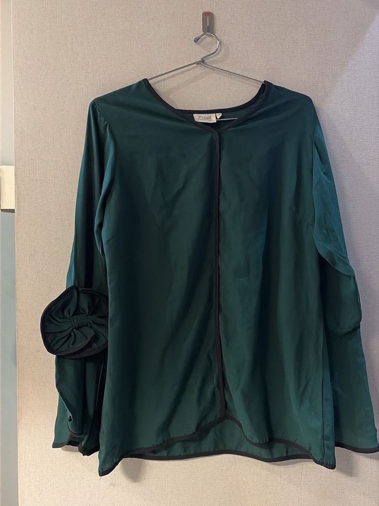 Elegant Green Top with Bow Detail