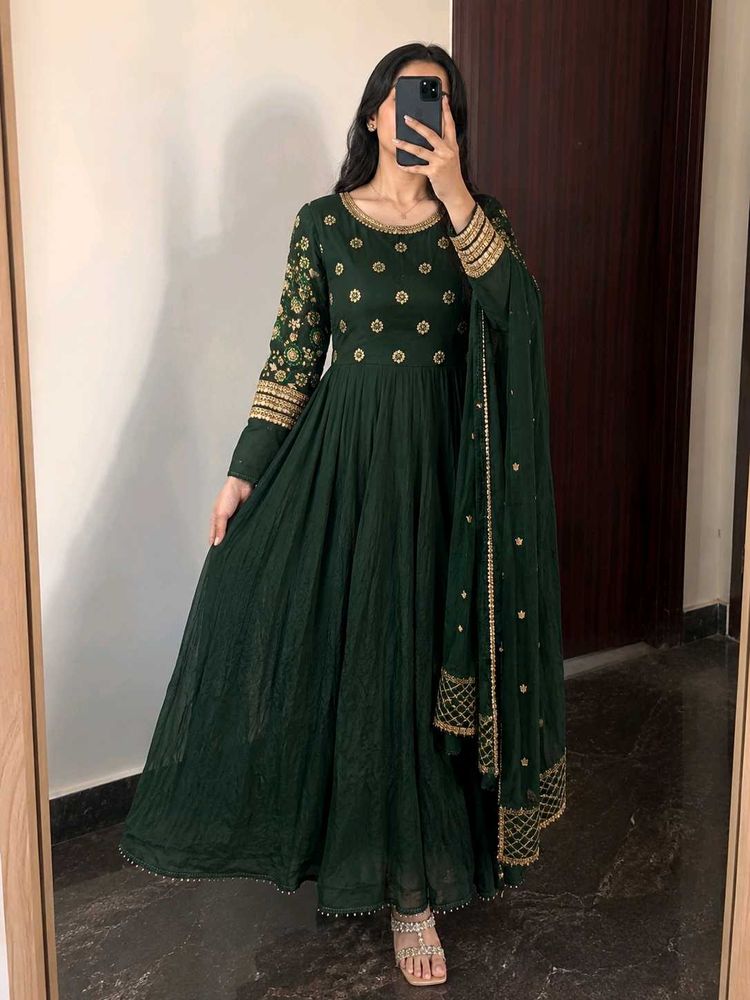 Elegant Green Embroidered Kurta Set