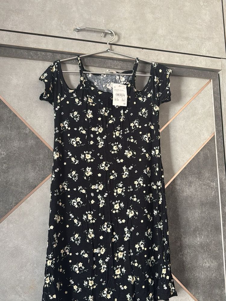 Chic Floral Cold Shoulder Mini Dress