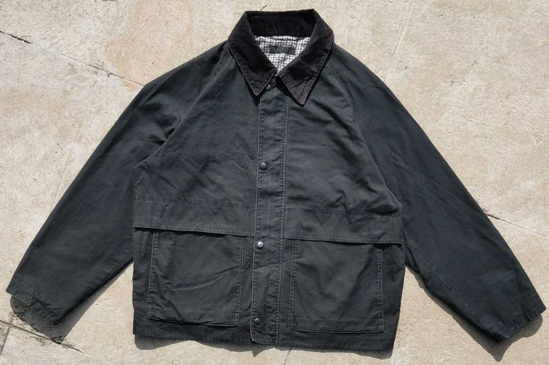 Uniqlo black windbreaker jacket.