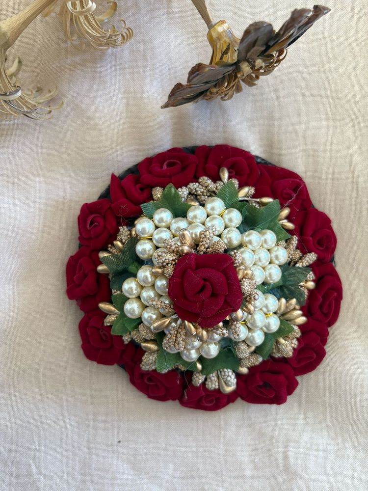 Embellished Floral Hair Accessory