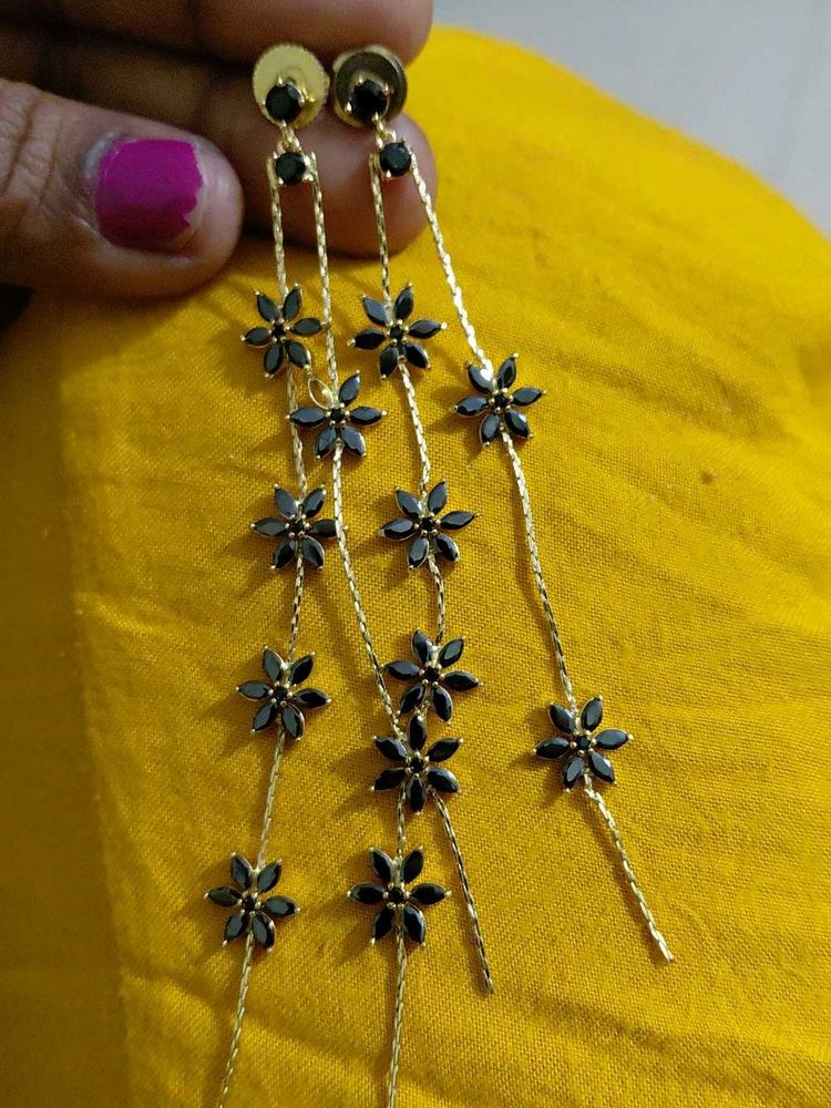 Elegant Black Flower Drop Earrings
